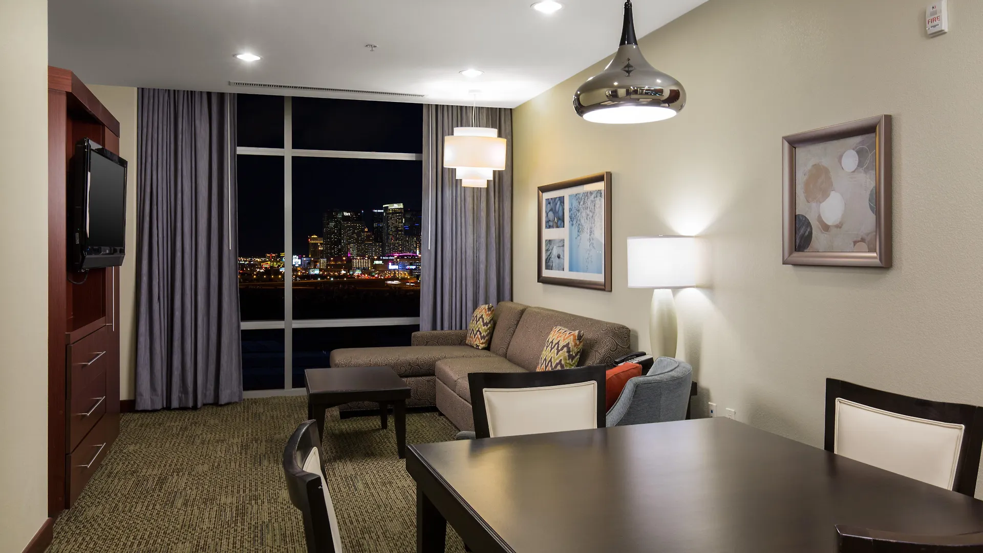 Staybridge Suites Las Vegas - Stadium District 3*,