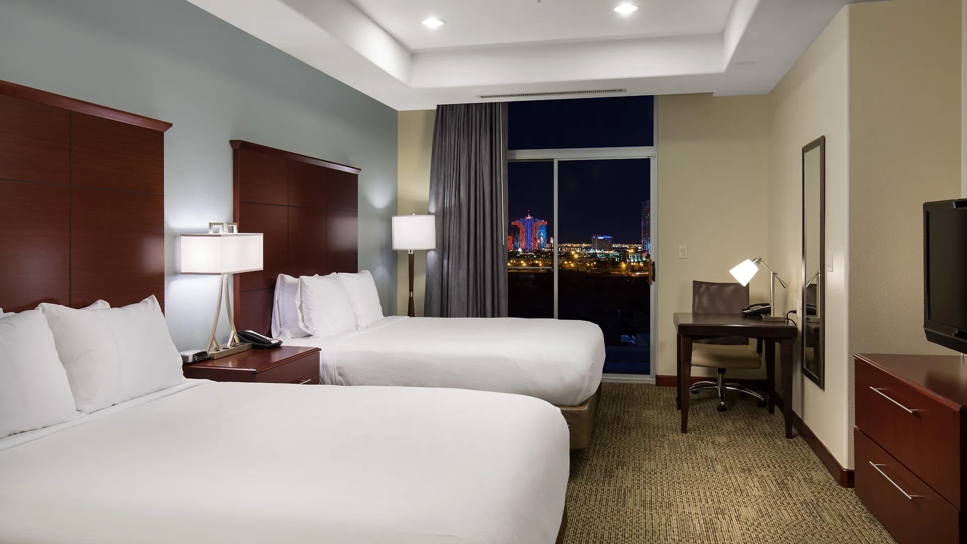 Staybridge Suites Las Vegas - Stadium District 3*,